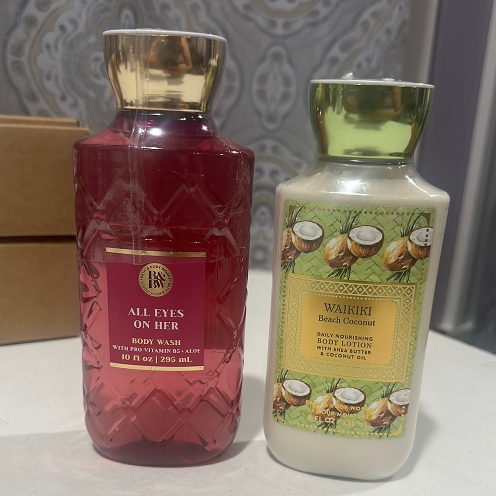 NEW Bath & Body Works Red and Cream Body Wash